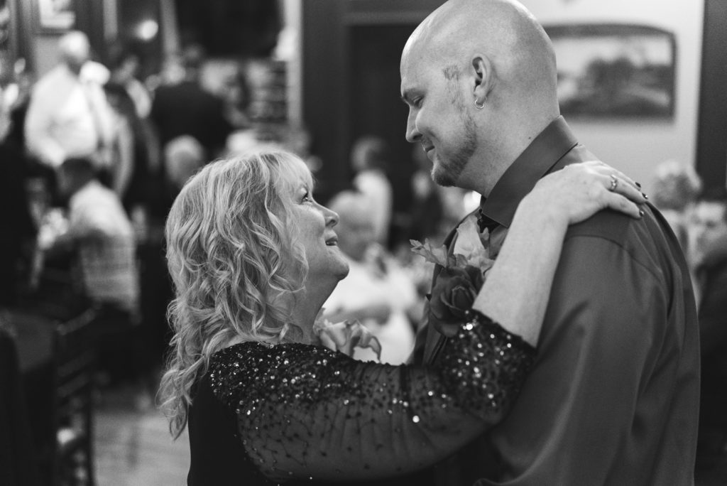 groom and his mom dancing